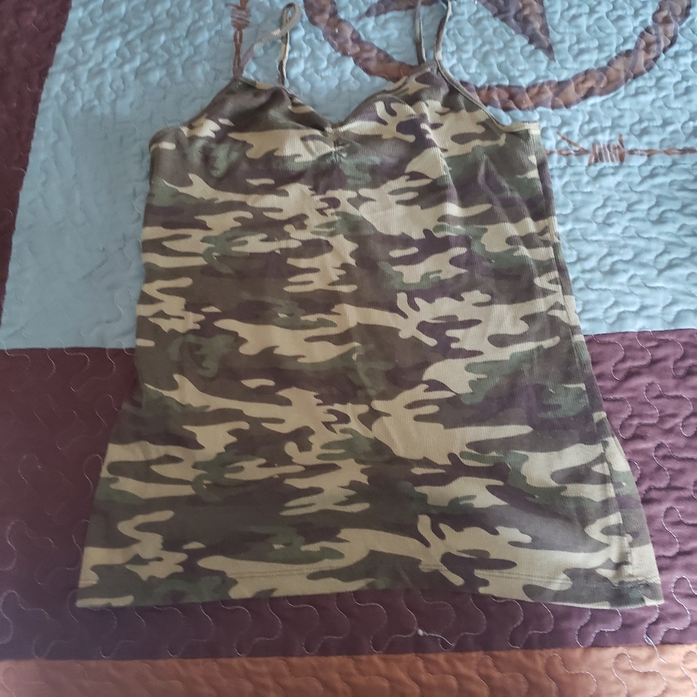 Camo tank